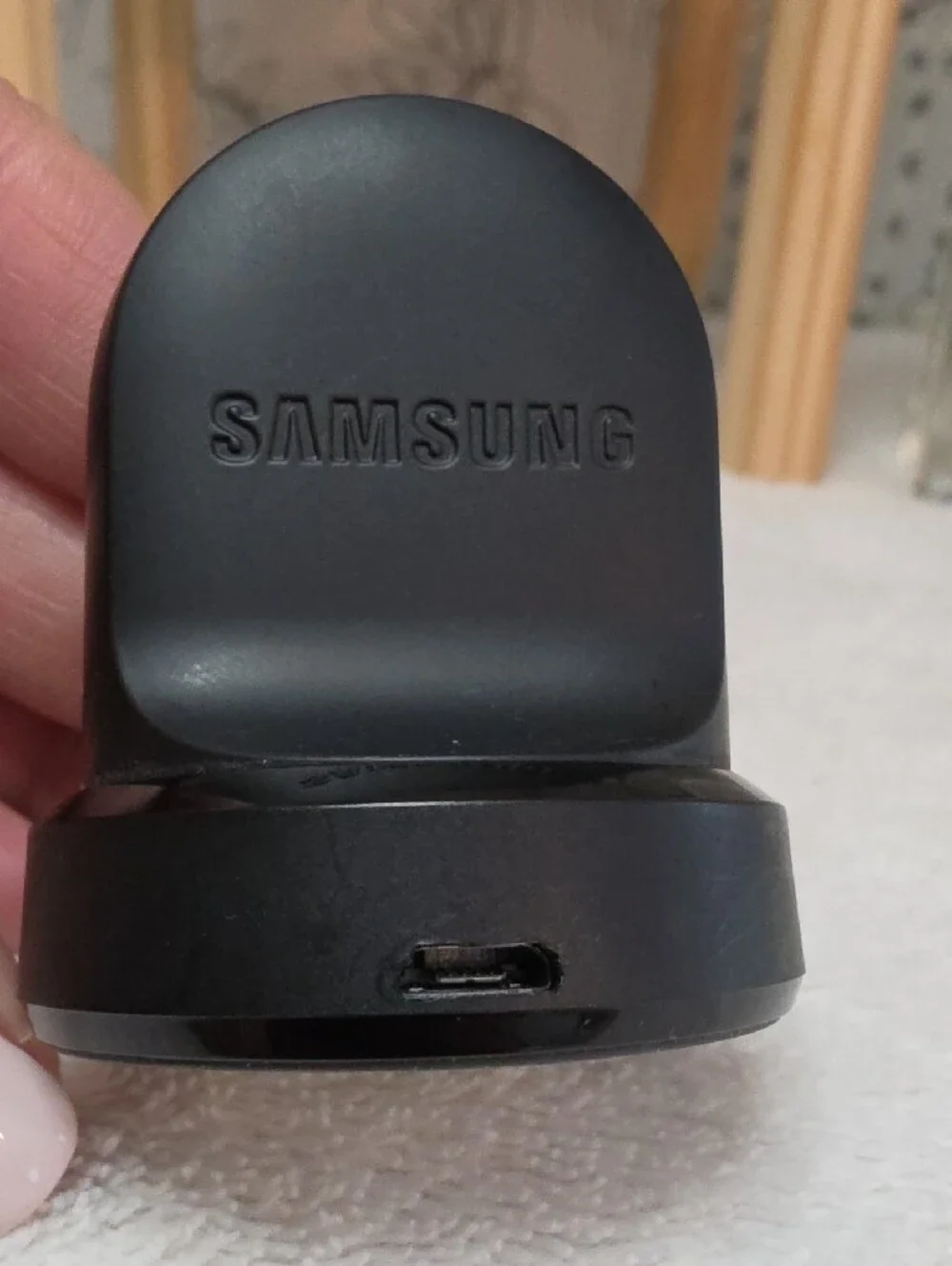 Samsung Watch Round Wireless Charger With A Miro USB CHARGING PORT WITH CABLE